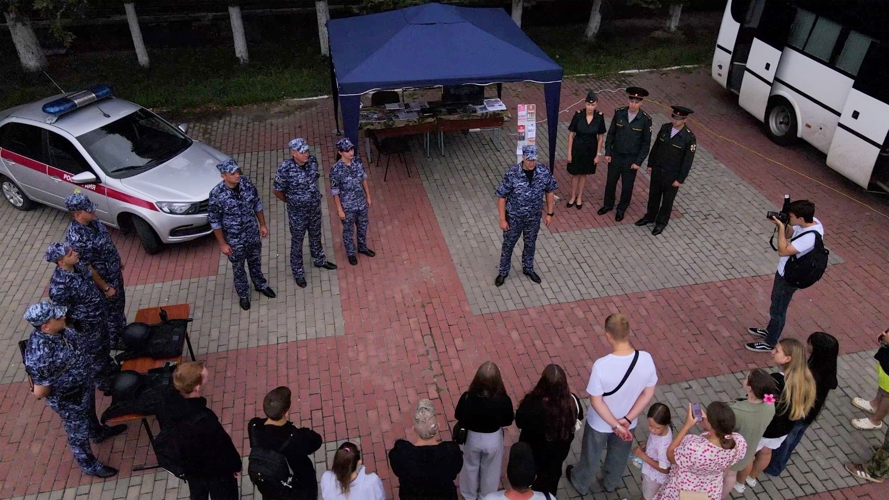 В Пензу прибыл росгвардейский агитмобиль ПФО «Защитник будущего»