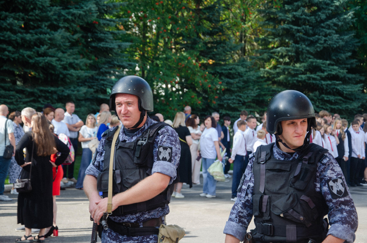В Пензе росгвардейцы усилили контроль за соблюдением правопорядка в День знаний (видео)