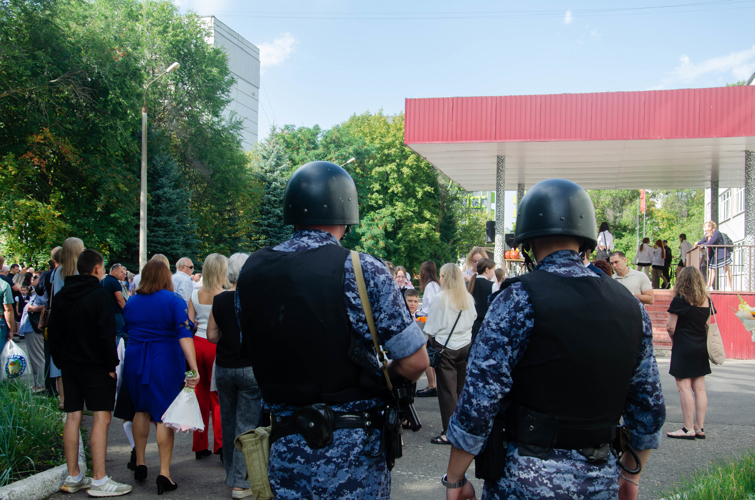 В Пензе росгвардейцы усилили контроль за соблюдением правопорядка в День знаний (видео)