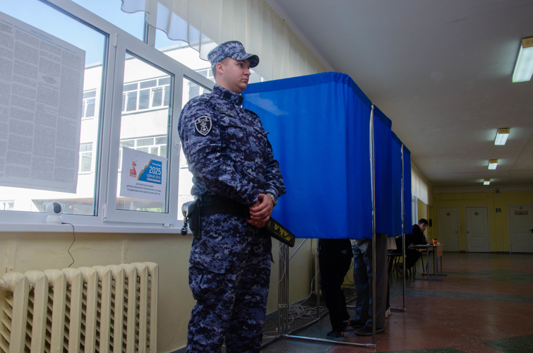 Бойцы Росгвардии обеспечивают правопорядок и безопасность на выборах в Пензенской области