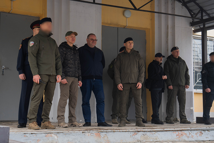 Губернатор Пензенской области наградил сотрудников СОБР "Агат" Росгвардии государственными наградами (видео)
