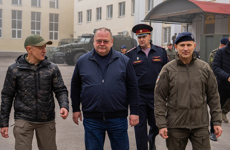 Губернатор Пензенской области наградил сотрудников СОБР "Агат" Росгвардии государственными наградами (видео)