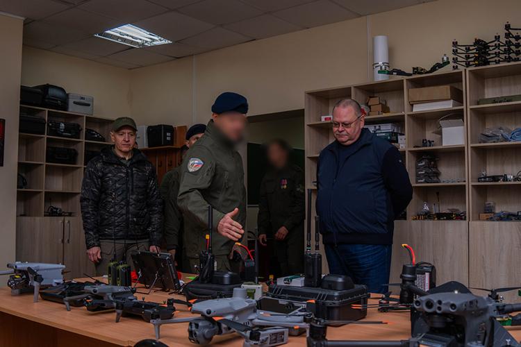 Губернатор Пензенской области наградил сотрудников СОБР "Агат" Росгвардии государственными наградами (видео)