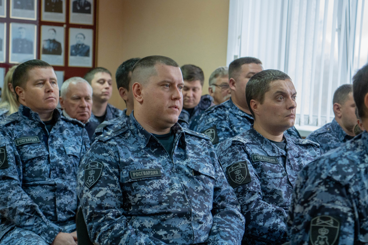 73 года под знаком мужества: в Пензе сотрудников вневедомственной охраны Росгвардии отметили государственными и ведомственными наградами