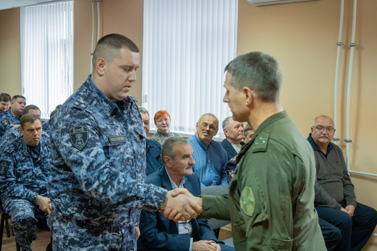 73 года под знаком мужества: в Пензе сотрудников вневедомственной охраны Росгвардии отметили государственными и ведомственными наградами