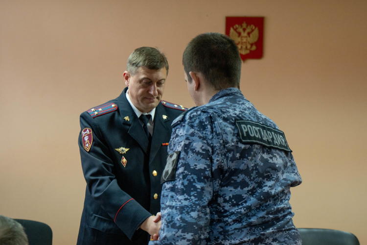 73 года под знаком мужества: в Пензе сотрудников вневедомственной охраны Росгвардии отметили государственными и ведомственными наградами
