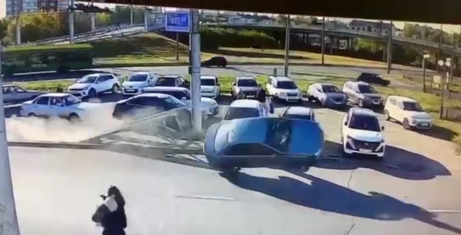 В Пензе росгвардейцы задержали нетрезвого водителя, устроившего ДТП на территории автосалона (видео)