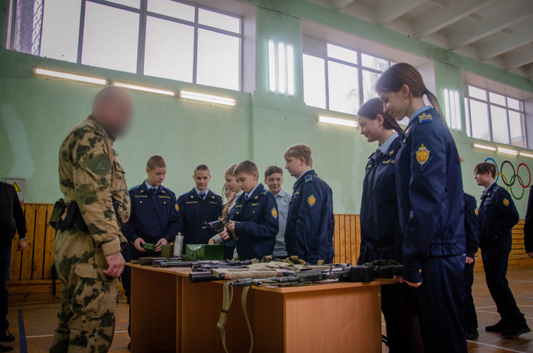 Офицеры ОМОН «Страж» провели «Урок мужества» для школьников в преддверии Дня народного единства
