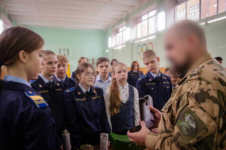 Офицеры ОМОН «Страж» провели «Урок мужества» для школьников в преддверии Дня народного единства