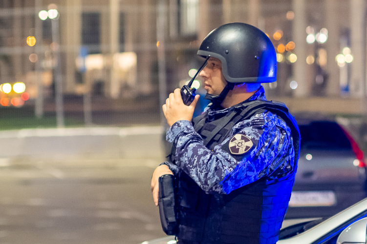 В Пензе росгвардейцы задержали двух молодых людей за нарушение общественного порядка в ТЦ