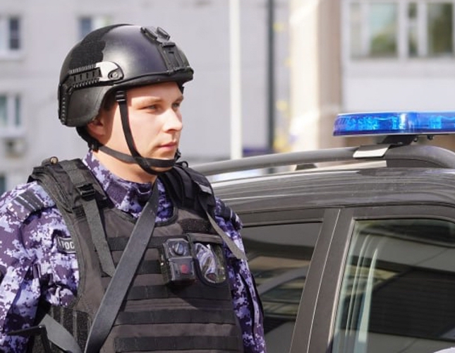 В Пензе росгвардейцы задержали женщину, устроившую дебош в ночном баре