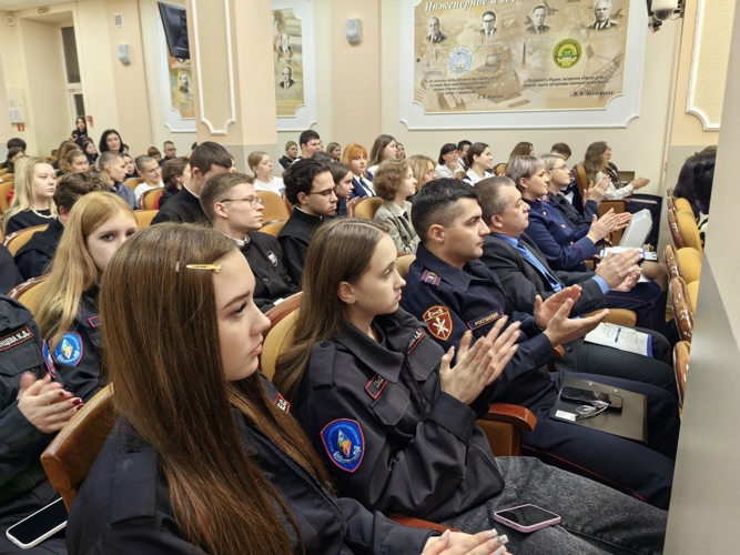 Офицеры Росгвардии оценили мастерство будущих юристов на дебатах в Пензенском государственном университете