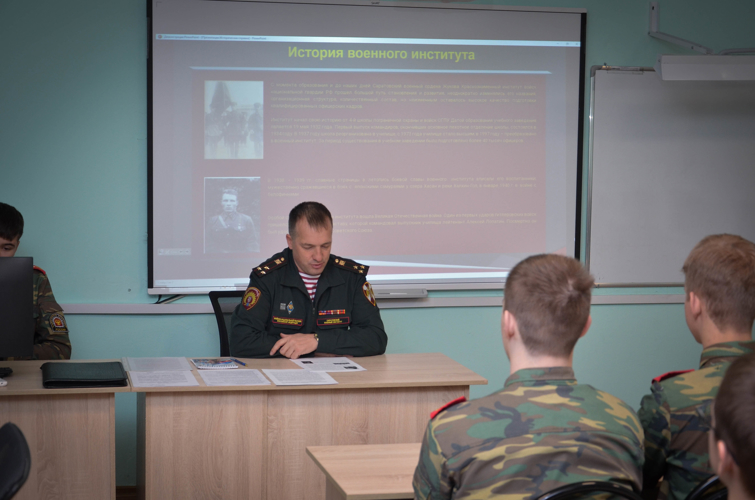 Полковник Росгвардии рассказал пензенским школьникам о перспективах обучения в Cаратовском институте войск национальной гвардии