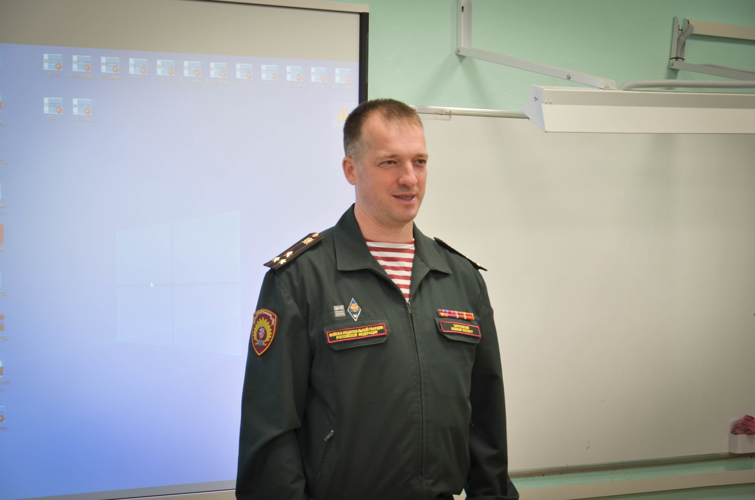 Полковник Росгвардии рассказал пензенским школьникам о перспективах обучения в Cаратовском институте войск национальной гвардии