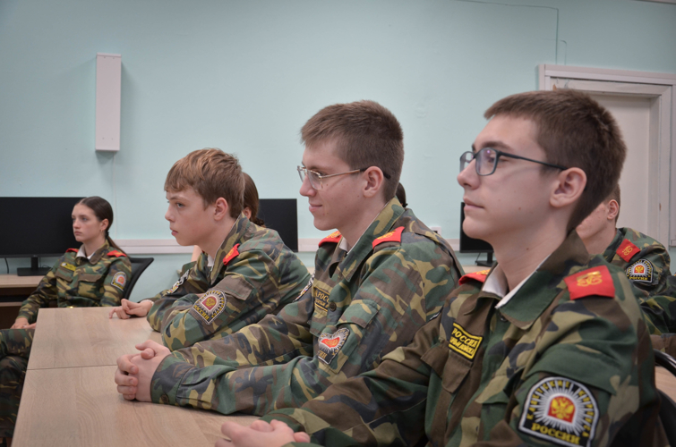 Полковник Росгвардии рассказал пензенским школьникам о перспективах обучения в Cаратовском институте войск национальной гвардии