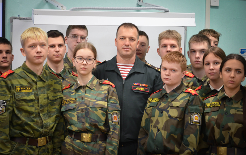 Полковник Росгвардии рассказал пензенским школьникам о перспективах обучения в Cаратовском институте войск национальной гвардии