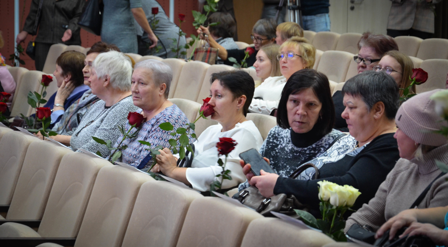 В Пензе семьи росгвардейцев стали гостями торжественного вечера, приуроченного ко Дню матери