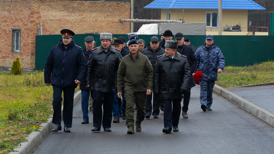 В Пензе росгвардейцы и полицейские почтили память коллег, погибших при исполнении служебного долга 