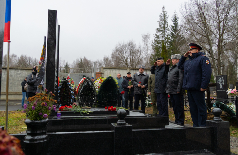 В Пензе росгвардейцы и полицейские почтили память коллег, погибших при исполнении служебного долга
