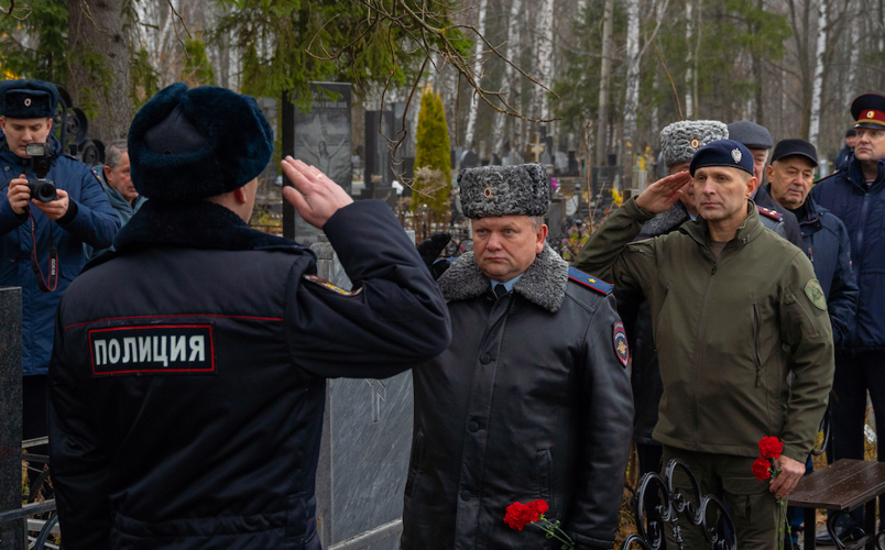 В Пензе росгвардейцы и полицейские почтили память коллег, погибших при исполнении служебного долга 