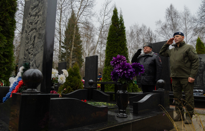 В Пензе росгвардейцы и полицейские почтили память коллег, погибших при исполнении служебного долга 
