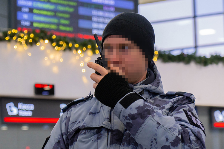 Росгвардейцы обеспечили безопасность пребывания поезда Деда Мороза в Пензе (видео)