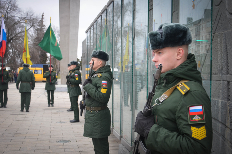 Представители Росгвардии почтили память Героев Отечества в Пензе