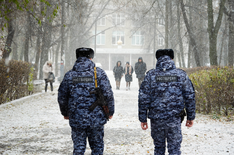 В Пензе росгвардейцы задержали дебошира, грозившегося разбить витрины в продуктовом магазине