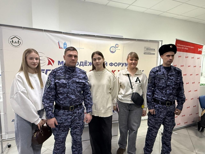 Росгвардейцы приняли участие в ярмарке вакансий в технопарке «Рамеев» (видео)