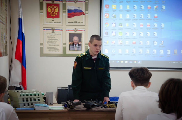 Курсант Росгвардии провел профориентационную встречу со старшеклассниками гимназии №13 Пензы