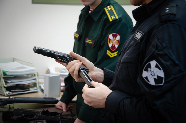 Курсант Росгвардии провел профориентационную встречу со старшеклассниками гимназии №13 Пензы