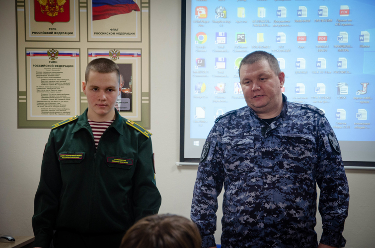 Курсант Росгвардии провел профориентационную встречу со старшеклассниками гимназии №13 Пензы