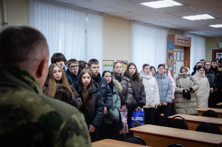Студенты ПГУ посетили с экскурсией базу ОМОН «Страж» Росгвардии (видео)