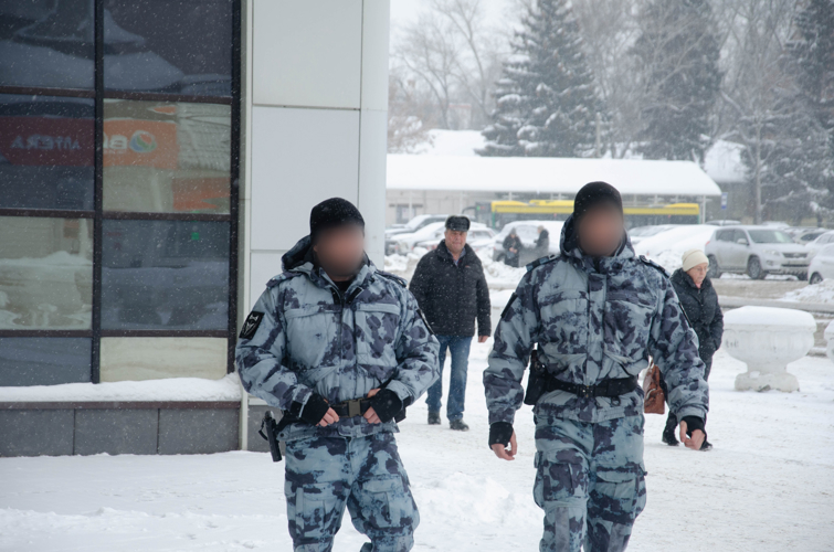 Спецназ Росгвардии продолжает осуществлять охрану общественного порядка на станции Пенза-1
