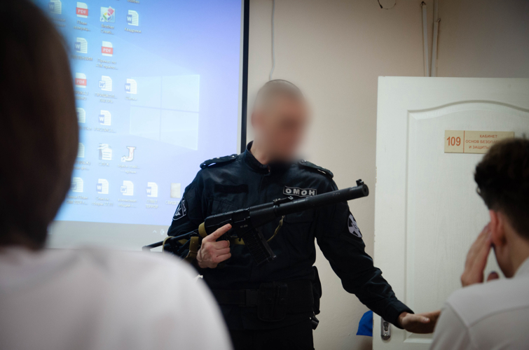 Курсант Росгвардии провел профориентационную встречу со старшеклассниками гимназии №13 Пензы