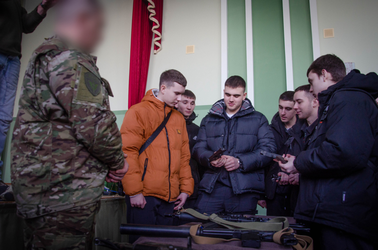 Студенты ПГУ посетили с экскурсией базу ОМОН «Страж» Росгвардии (видео)