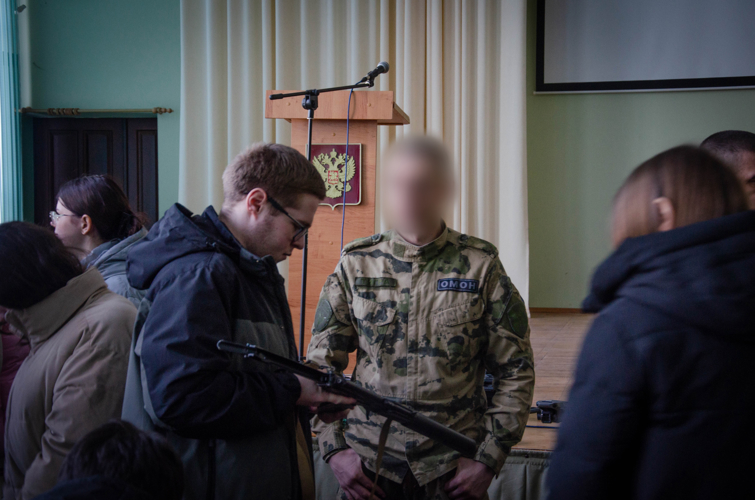 Студенты ПГУ посетили с экскурсией базу ОМОН «Страж» Росгвардии (видео)