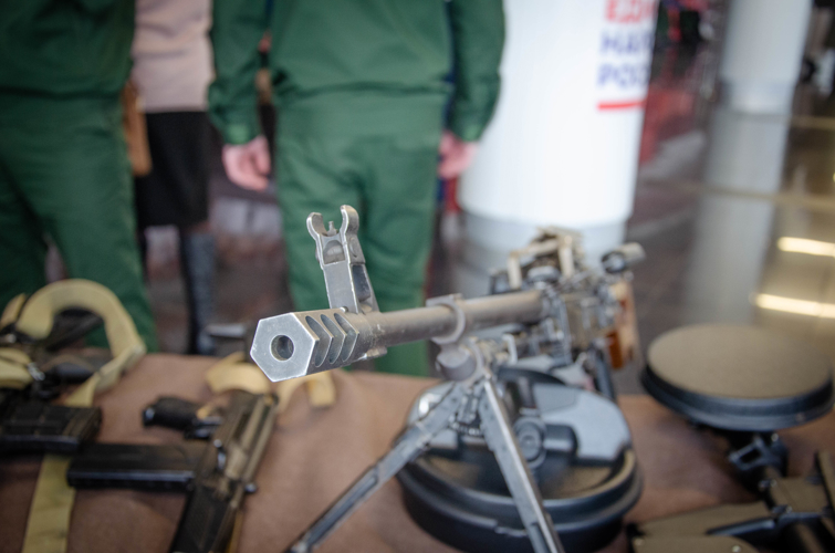 В ККЗ «Пенза» росгвардейцы представили выставку современного вооружения в преддверии Дня защитника Отечества (видео)