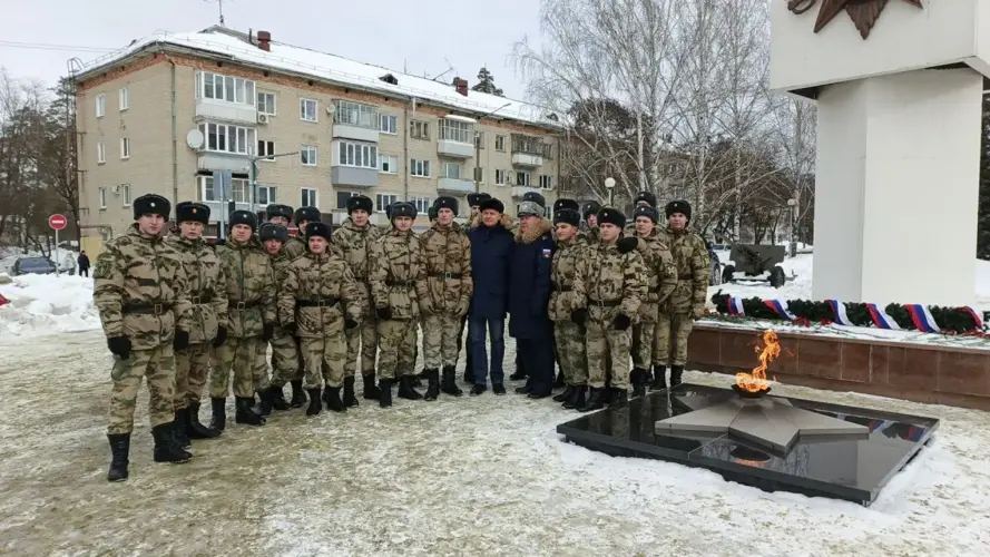 В Заречном почтили память защитников Отечества торжественным возложением к Обелиску Победы