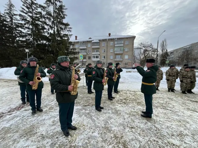 В Заречном почтили память защитников Отечества торжественным возложением к Обелиску Победы