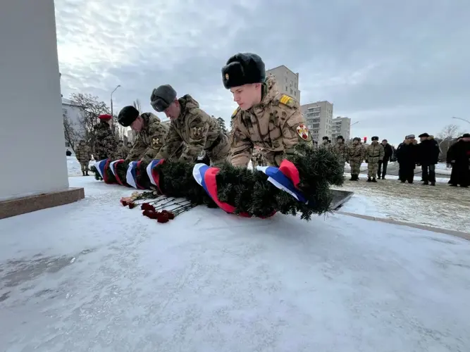 В Заречном почтили память защитников Отечества торжественным возложением к Обелиску Победы