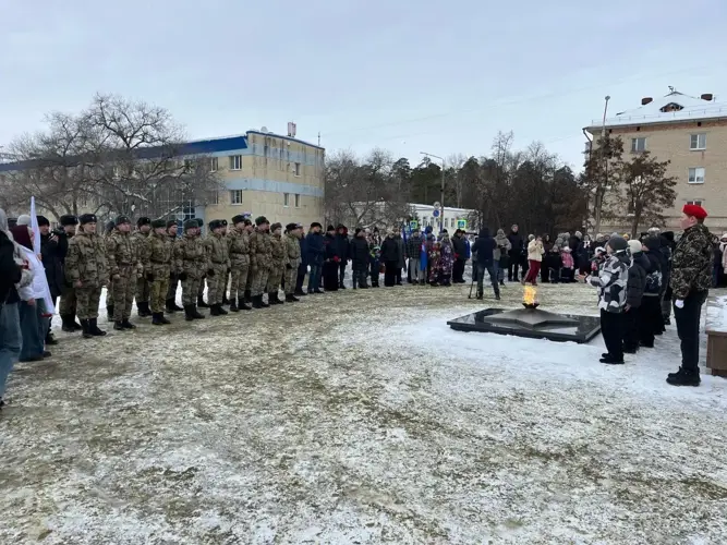 В Заречном почтили память защитников Отечества торжественным возложением к Обелиску Победы