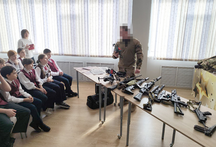 Бойцы пензенского ОМОН Росгвардии научили школьников управлять дронами