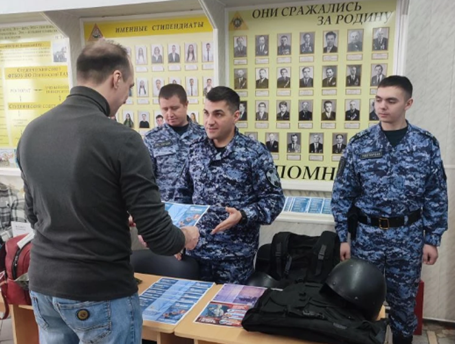 Росгвардейцы приняли участие в ярмарке вакансий на базе Пензенского государственного аграрного университета