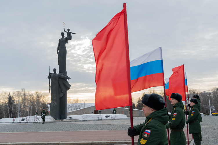 Руководство Росгвардии Пензенской области почтило память защитников Отечества у Вечного огня