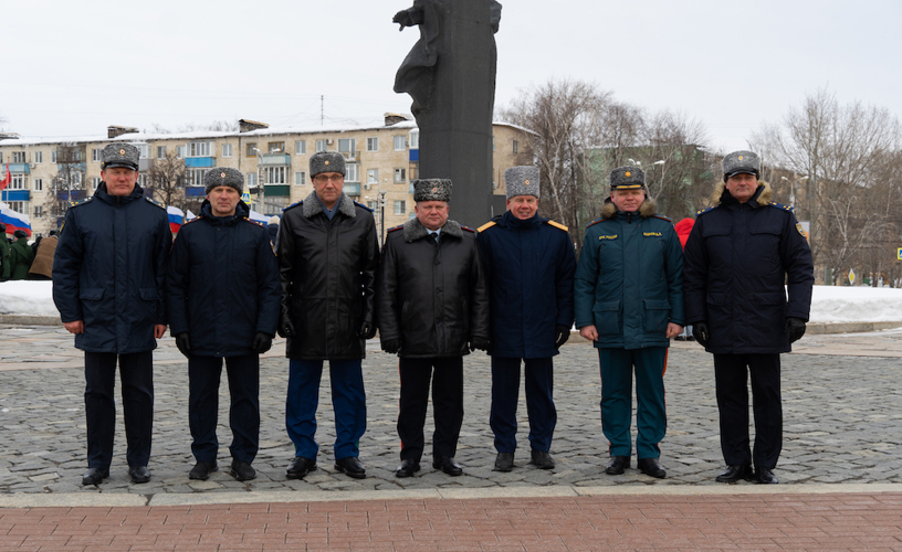 Руководство Росгвардии Пензенской области почтило память защитников Отечества у Вечного огня
