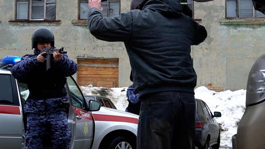 В Пензе сотрудники Росгвардии в считанные минуты «обезвредили» условных преступников на охраняемом объекте (видео)