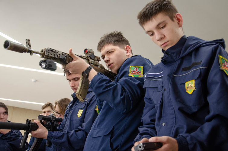 Губернатор Пензенской области вручил сотрудникам и военнослужащим Росгвардии государственные и региональные награды в день празднования 10-летнего юбилея ведомства (видео)
