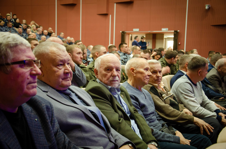 Губернатор Пензенской области вручил сотрудникам и военнослужащим Росгвардии государственные и региональные награды в день празднования 10-летнего юбилея ведомства (видео)