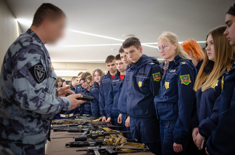 Губернатор Пензенской области вручил сотрудникам и военнослужащим Росгвардии государственные и региональные награды в день празднования 10-летнего юбилея ведомства (видео)